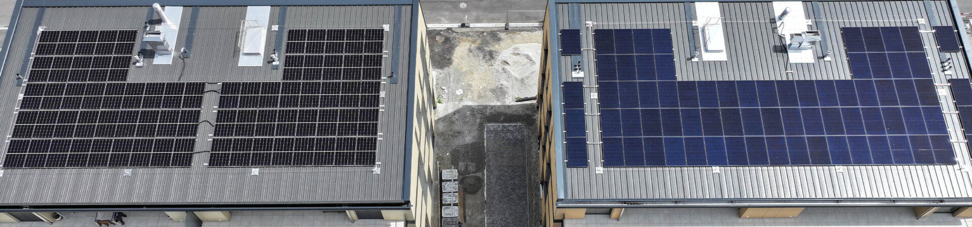 Zwei Gewerbedächer mit Photovoltaik-Anlagen von SolarSense aus der Luft